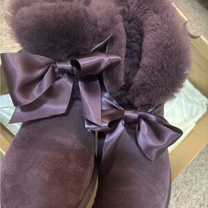 UGG BOOTS size 8 with bows